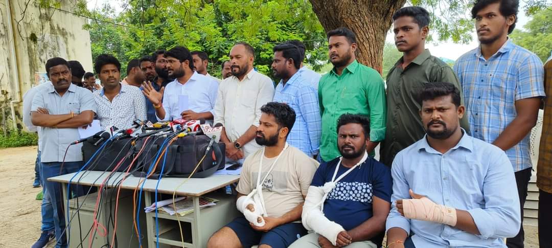 KU వ్యవహారం పోలీసుల మెడకు.. దాడులపై భగ్గుమంటున్న విద్యార్థి సంఘాలు KU వ్యవహారం పోలీసుల మెడకు.. దాడులపై భగ్గుమంటున్న విద్యార్థి సంఘాలు