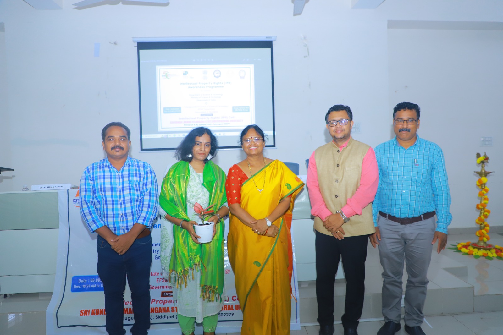 SKLTSHU | మేధో సంపత్తి హక్కులదే.. భవిష్యత్తు ఉద్యాన వర్సిటీ: వీసీ డాక్టర్ నీరజ ప్రభాకర్ SKLTSHU | మేధో సంపత్తి హక్కులదే.. భవిష్యత్తు ఉద్యాన వర్సిటీ: వీసీ డాక్టర్ నీరజ ప్రభాకర్