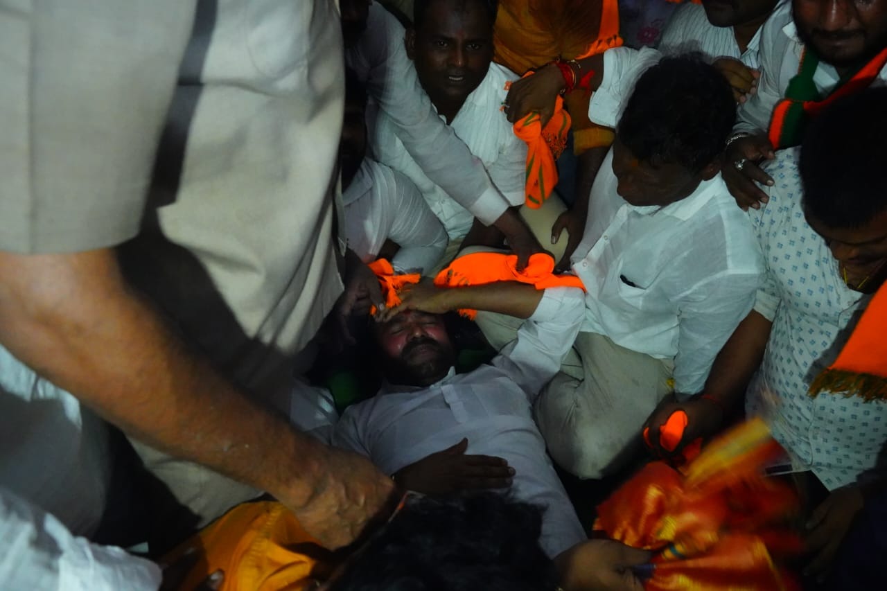 BJP | ఇందిరాపార్క్ వద్ద హైటెన్షన్.. కిషన్రెడ్డి దీక్ష భగ్నం! BJP | ఇందిరాపార్క్ వద్ద హైటెన్షన్.. కిషన్రెడ్డి దీక్ష భగ్నం!