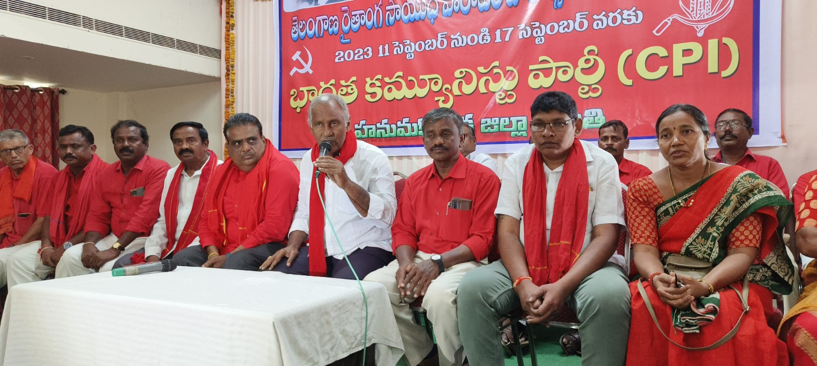CPI | ఎంఐఎంకు లొంగి సమైక్యతా దినం అంటారా?: కూనంనేని CPI | ఎంఐఎంకు లొంగి సమైక్యతా దినం అంటారా?: కూనంనేని