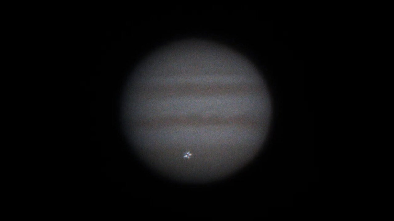 jupiter | గురుగ్రహంపై.. కాంతి పుంజం ఆసక్తిరేపుతున్న ఖగోళ పరిణామం jupiter | గురుగ్రహంపై.. కాంతి పుంజం ఆసక్తిరేపుతున్న ఖగోళ పరిణామం