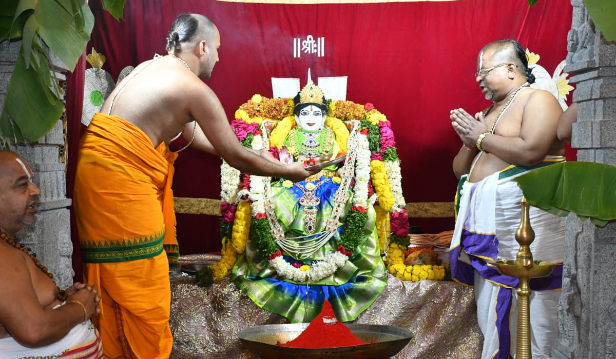 Yadadri | యాదాద్రిలో అమ్మవారికి ఘనంగా కుంకుమార్చన Yadadri | యాదాద్రిలో అమ్మవారికి ఘనంగా కుంకుమార్చన