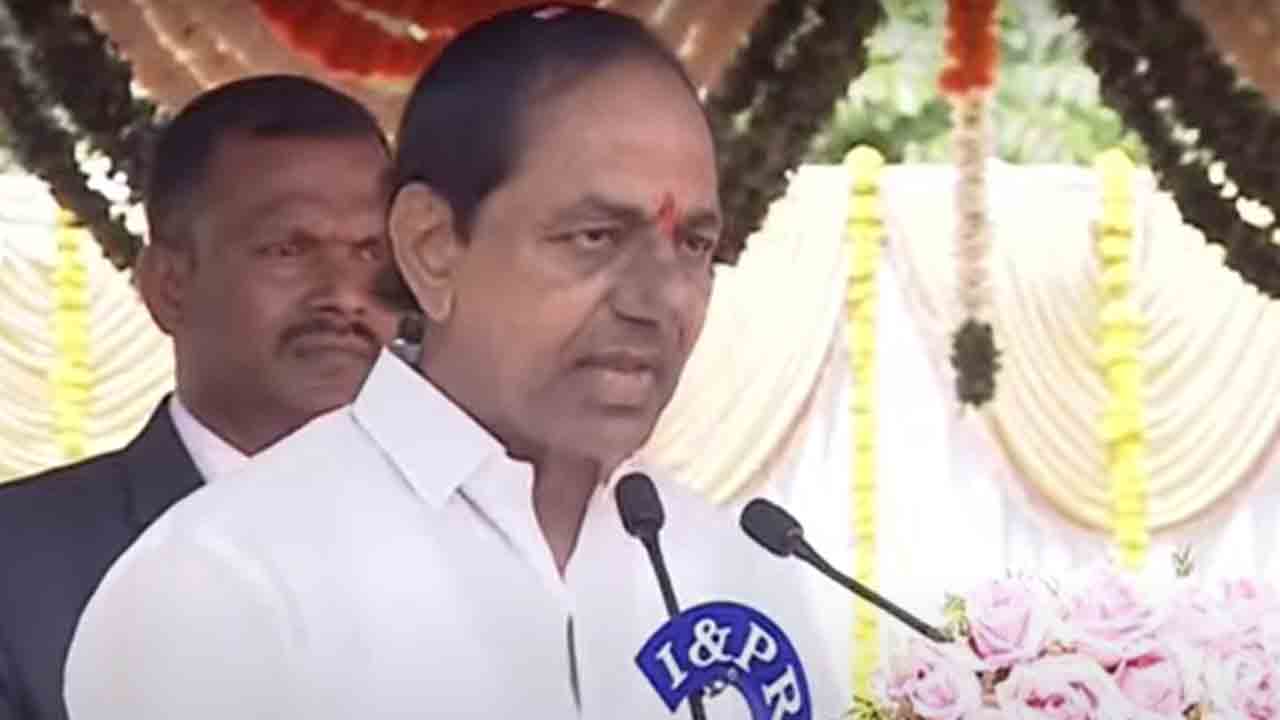 CM KCR | హైదరాబాద్ సంస్థానం విలీనంతో రాచరికం ముగిసిపోయింది : సీఎం కేసీఆర్ CM KCR | హైదరాబాద్ సంస్థానం విలీనంతో రాచరికం ముగిసిపోయింది : సీఎం కేసీఆర్