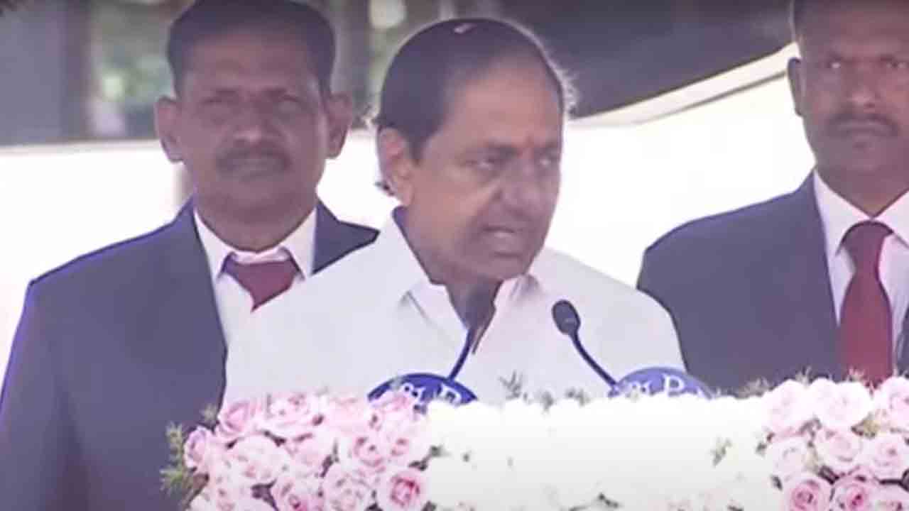 CM KCR | పేదరికం, నిరుద్యోగం మన దేశాన్ని పట్టిపీడిస్తుండటం దురదృష్టకరం: సీఎం కేసీఆర్ CM KCR | పేదరికం, నిరుద్యోగం మన దేశాన్ని పట్టిపీడిస్తుండటం దురదృష్టకరం: సీఎం కేసీఆర్