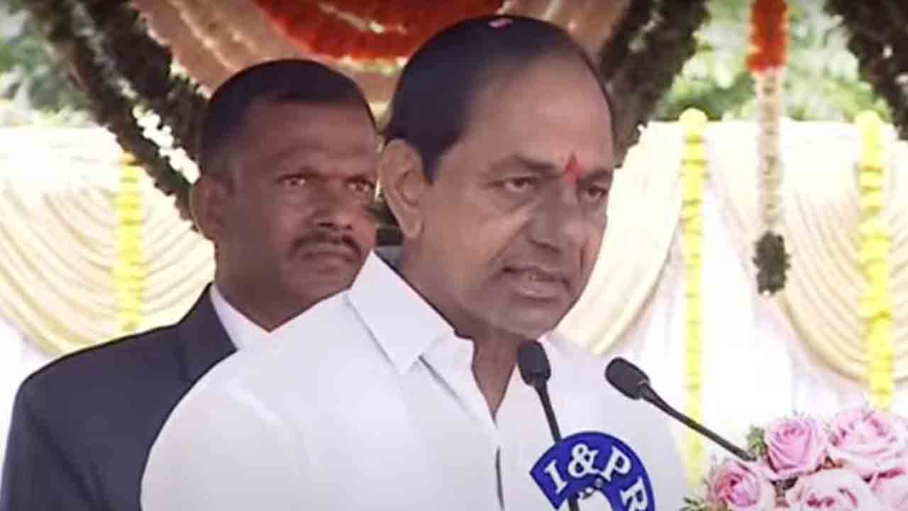 CM KCR | విశ్వనగరంగా హైదరాబాద్.. దేశంలో మార్మోగుతున్న తెలంగాణ మోడల్ : సీఎం కేసీఆర్ CM KCR | విశ్వనగరంగా హైదరాబాద్.. దేశంలో మార్మోగుతున్న తెలంగాణ మోడల్ : సీఎం కేసీఆర్