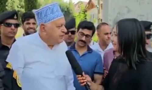 Farooq Abdullah | మహిళా జర్నలిస్టుతో ఫరూక్ అబ్దుల్లా అసందర్భ సంభాషణ.. నెట్టింట్లో విమర్శలు Farooq Abdullah | మహిళా జర్నలిస్టుతో ఫరూక్ అబ్దుల్లా అసందర్భ సంభాషణ.. నెట్టింట్లో విమర్శలు