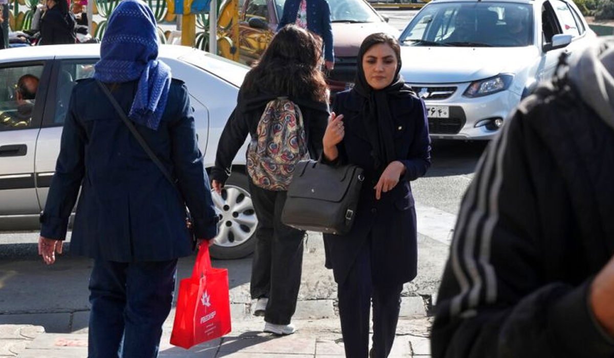 Iran | హిజాబ్ను ధిక్కరిస్తే 10 ఏళ్ల జైలు శిక్ష.. ఇరాన్ కొత్త చట్టం Iran | హిజాబ్ను ధిక్కరిస్తే 10 ఏళ్ల జైలు శిక్ష.. ఇరాన్ కొత్త చట్టం