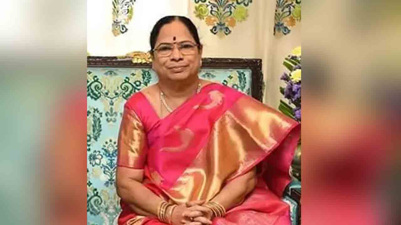 CM KCR | సీఎం కేసీఆర్ సతీమణి శోభకు స్వల్ప అస్వస్థత CM KCR | సీఎం కేసీఆర్ సతీమణి శోభకు స్వల్ప అస్వస్థత