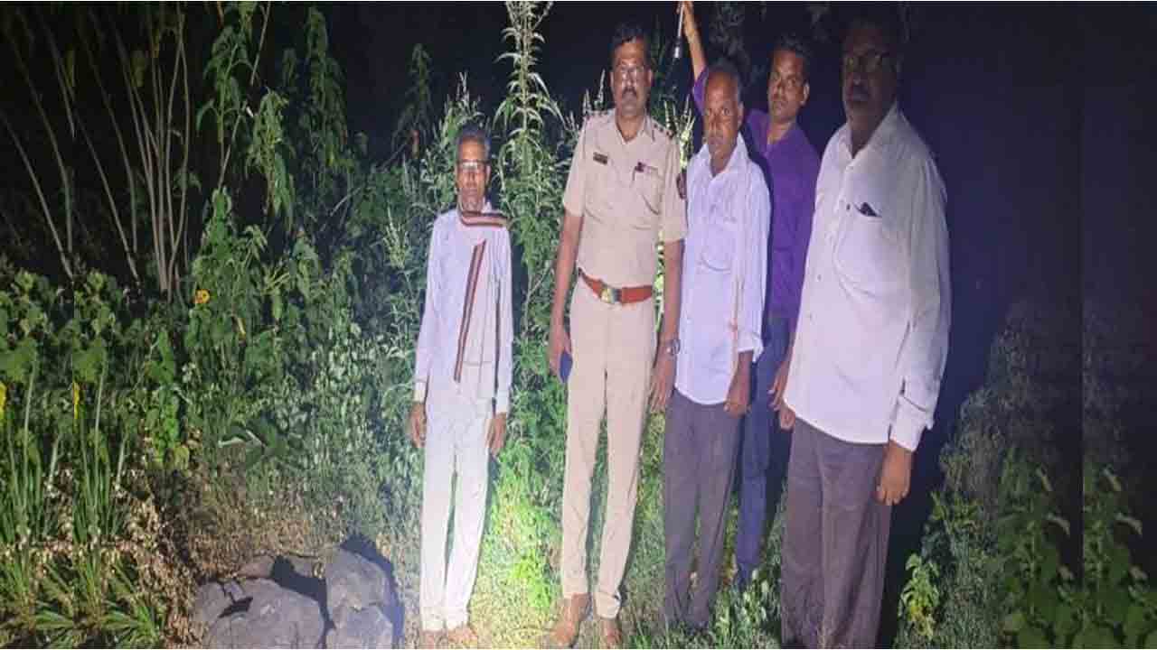 Maharashtra | మూడోసారి ఆడపిల్ల పుట్టిందని.. పొగాకు నోట్లో కుక్కి చంపిన తండ్రి Maharashtra | మూడోసారి ఆడపిల్ల పుట్టిందని.. పొగాకు నోట్లో కుక్కి చంపిన తండ్రి