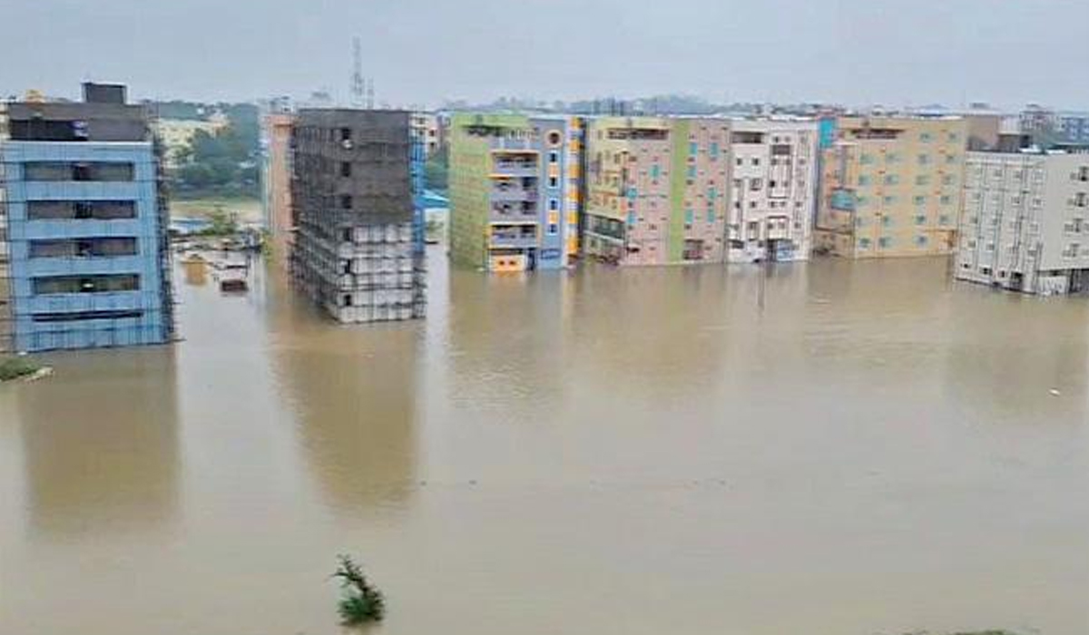 Hyderabad | మైసమ్మగూడ.. వరదల్లో చిక్కుకున్న హాస్టల్స్