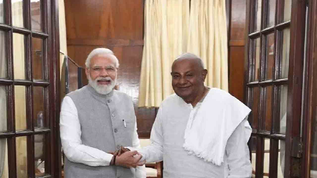 BJP-JDS alliance | లోక్సభ ఎన్నికలు.. కర్ణాటకలో బీజేపీ-జేడీఎస్ పొత్తు..! BJP-JDS alliance | లోక్సభ ఎన్నికలు.. కర్ణాటకలో బీజేపీ-జేడీఎస్ పొత్తు..!