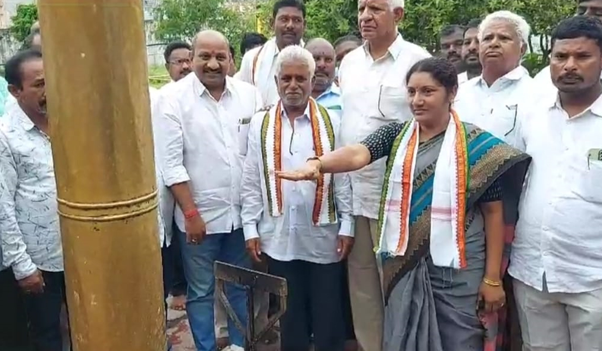 Gandrath Sujatha | వేంకటేశ్వర స్వామి మీద ఒట్టు.. ఆస్తులు అమ్ముకొని రాజకీయం చేస్తున్నా: గండ్రత్ సుజాత Gandrath Sujatha | వేంకటేశ్వర స్వామి మీద ఒట్టు.. ఆస్తులు అమ్ముకొని రాజకీయం చేస్తున్నా: గండ్రత్ సుజాత