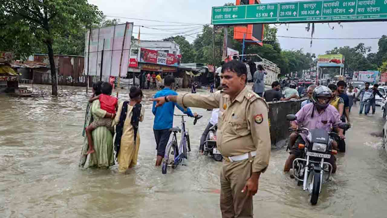 Uttar Pradesh | యూపీలో 24 గంటల్లో 19 మంది మృతి Uttar Pradesh | యూపీలో 24 గంటల్లో 19 మంది మృతి