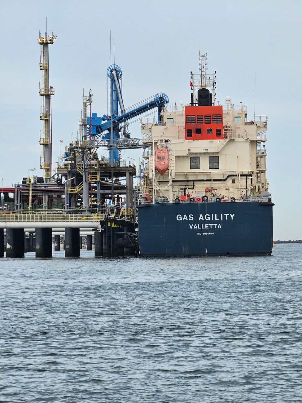QatarEnergy Prepares to Extend LNG Force Majeure Into October