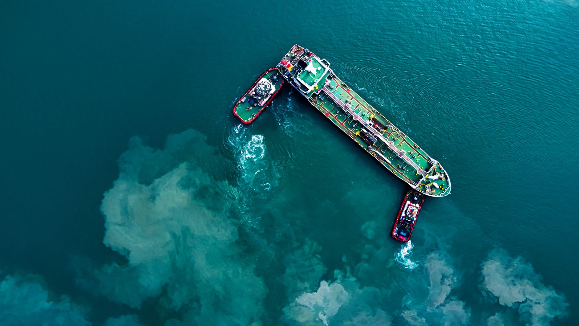 IRGC: Two Oil Tankers Halted in Strait of Hormuz, Four Others Forced to Turn Back