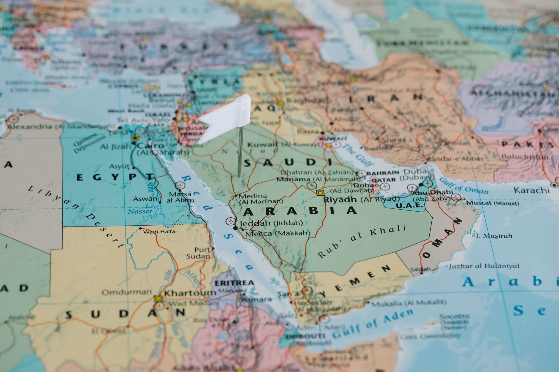 Gulf States Mull Hormuz Talks with Iran