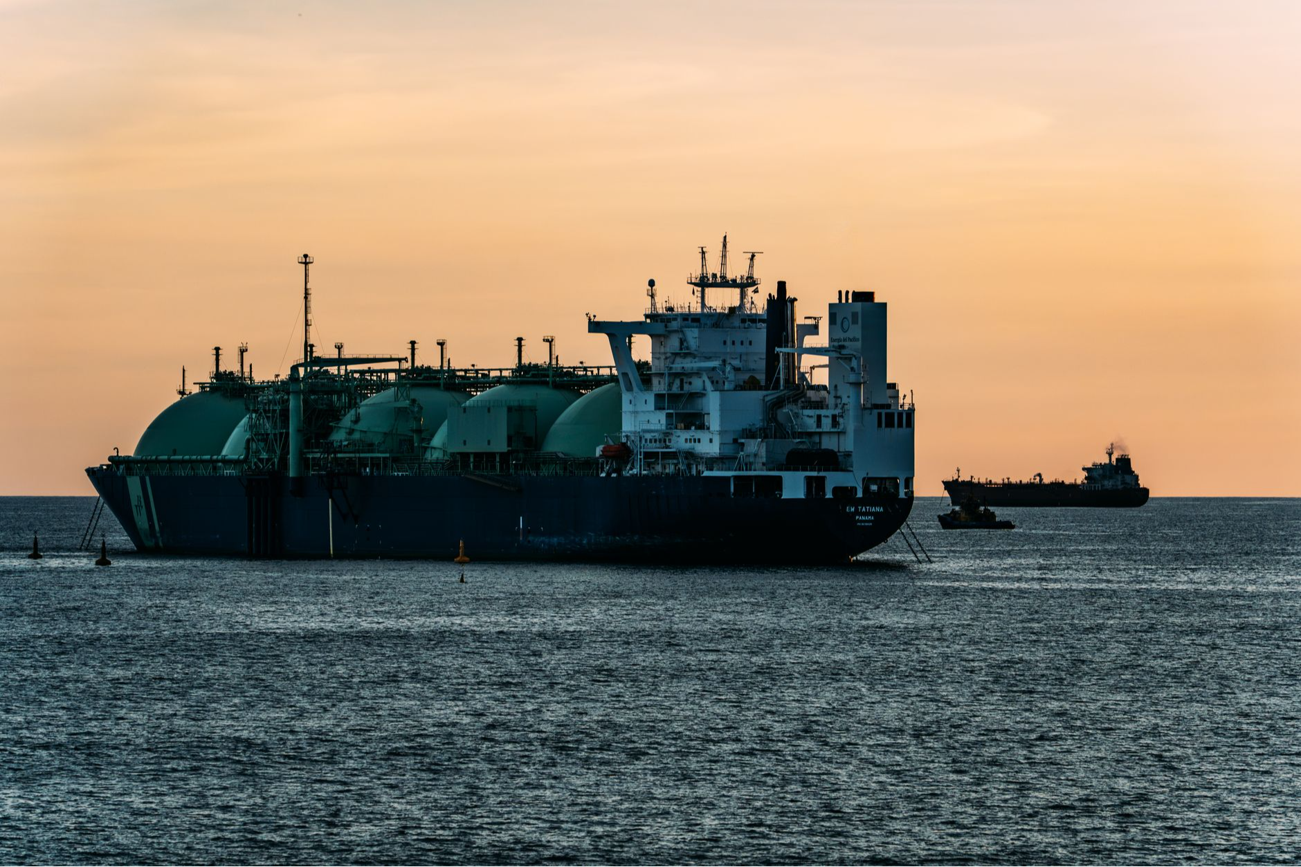 Speculation About LNG Shipments as Qatar Sends Carrier Through Hormuz