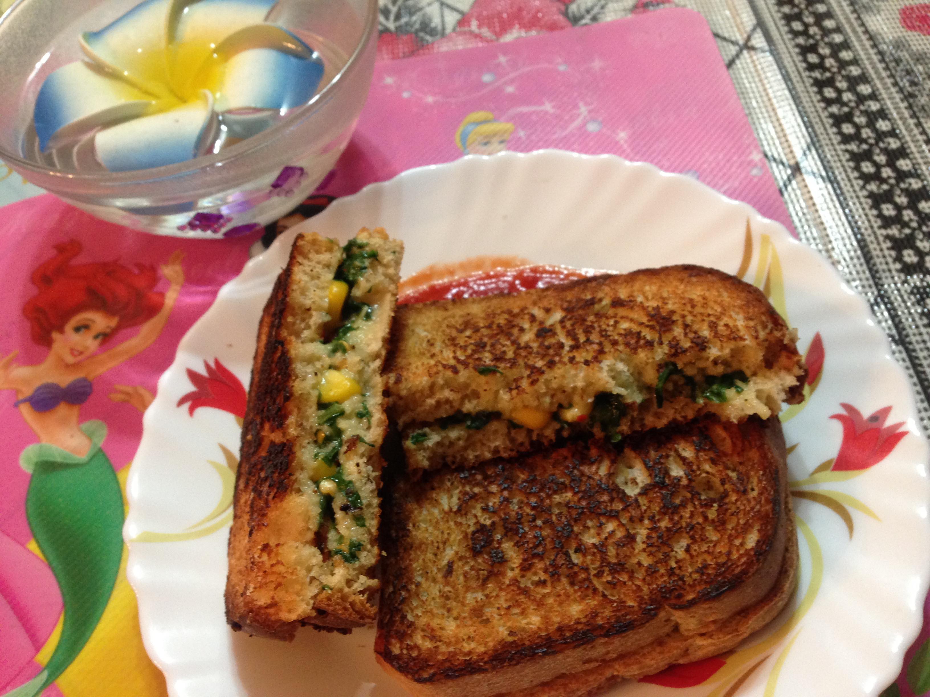 Spinach and Corn Cheesy Sandwich