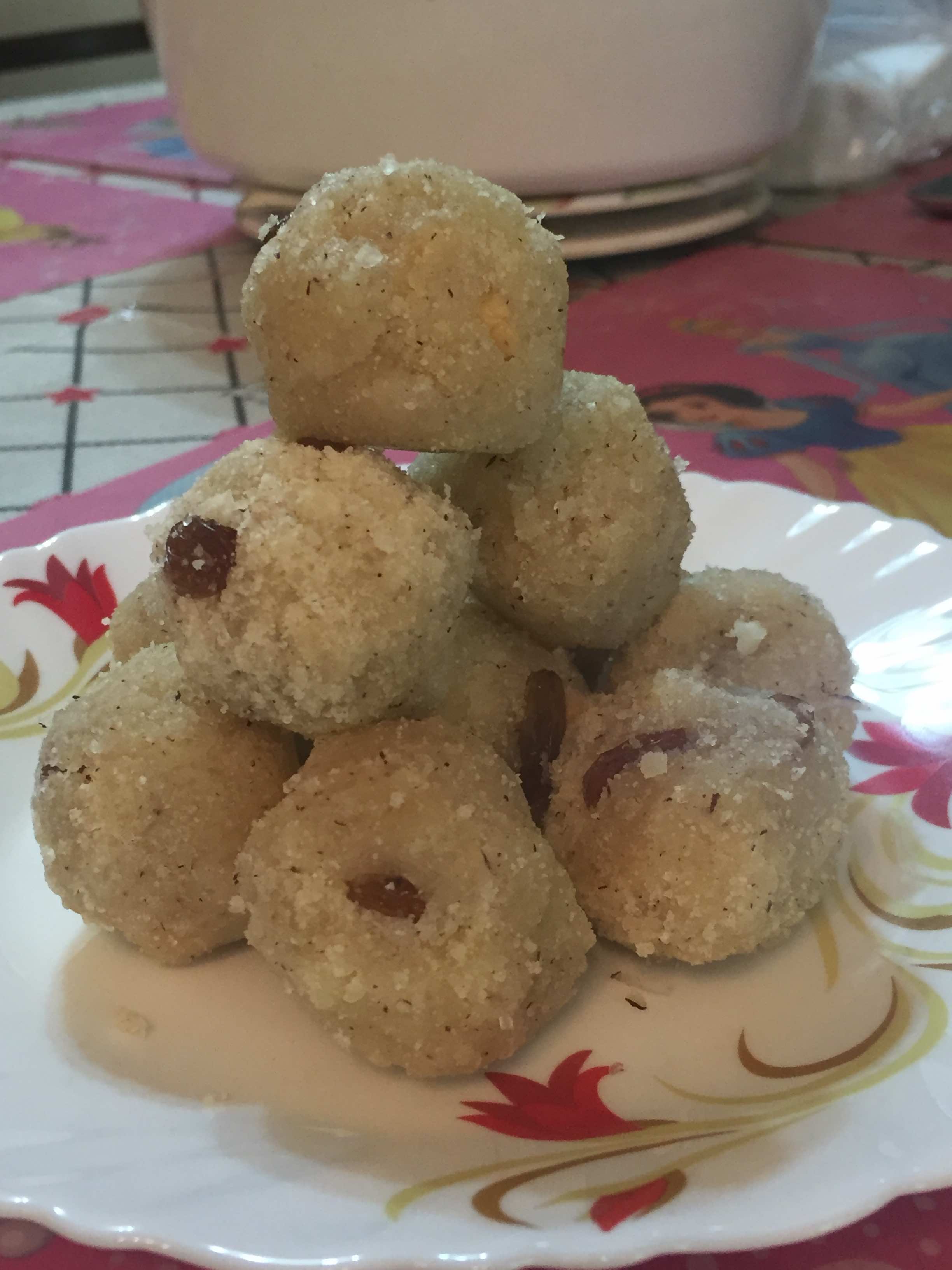 Rave unde ( Rava Ladoo )