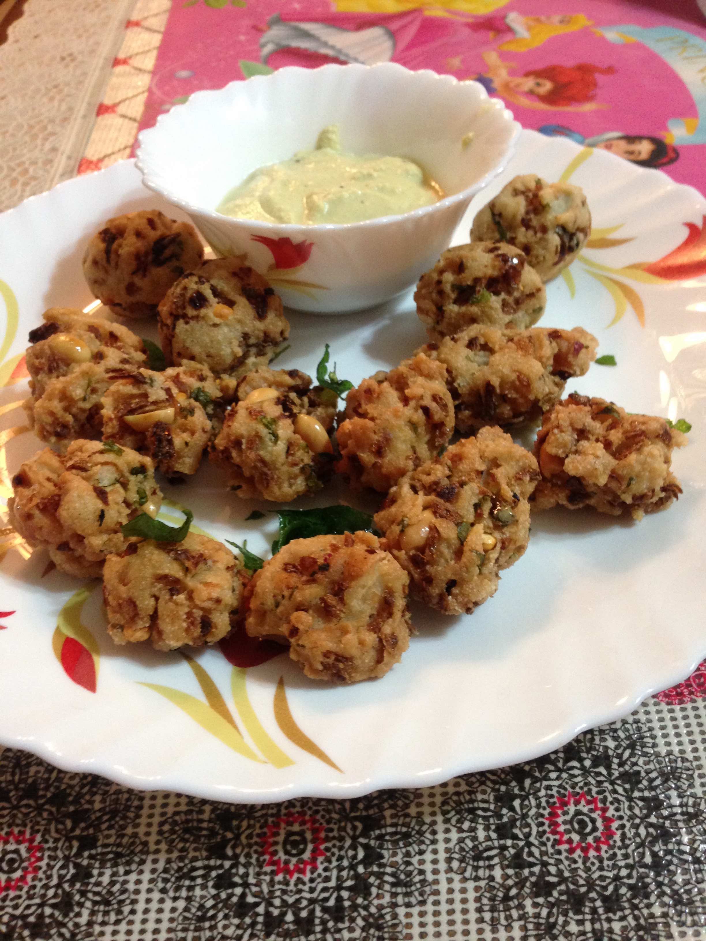 Rava Onion Pakora ( Maduve Mane Style Pakora )