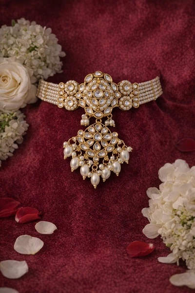 Elegant Kundan Choker Necklace Set with Pearls and Maang Tika - Kundan and Polki | Savyra