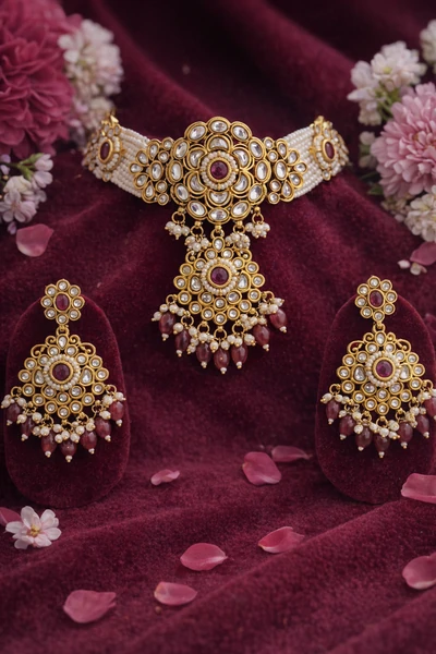Elegant Kundan Choker Necklace Set with Maang Tika - Kundan and Polki | Savyra