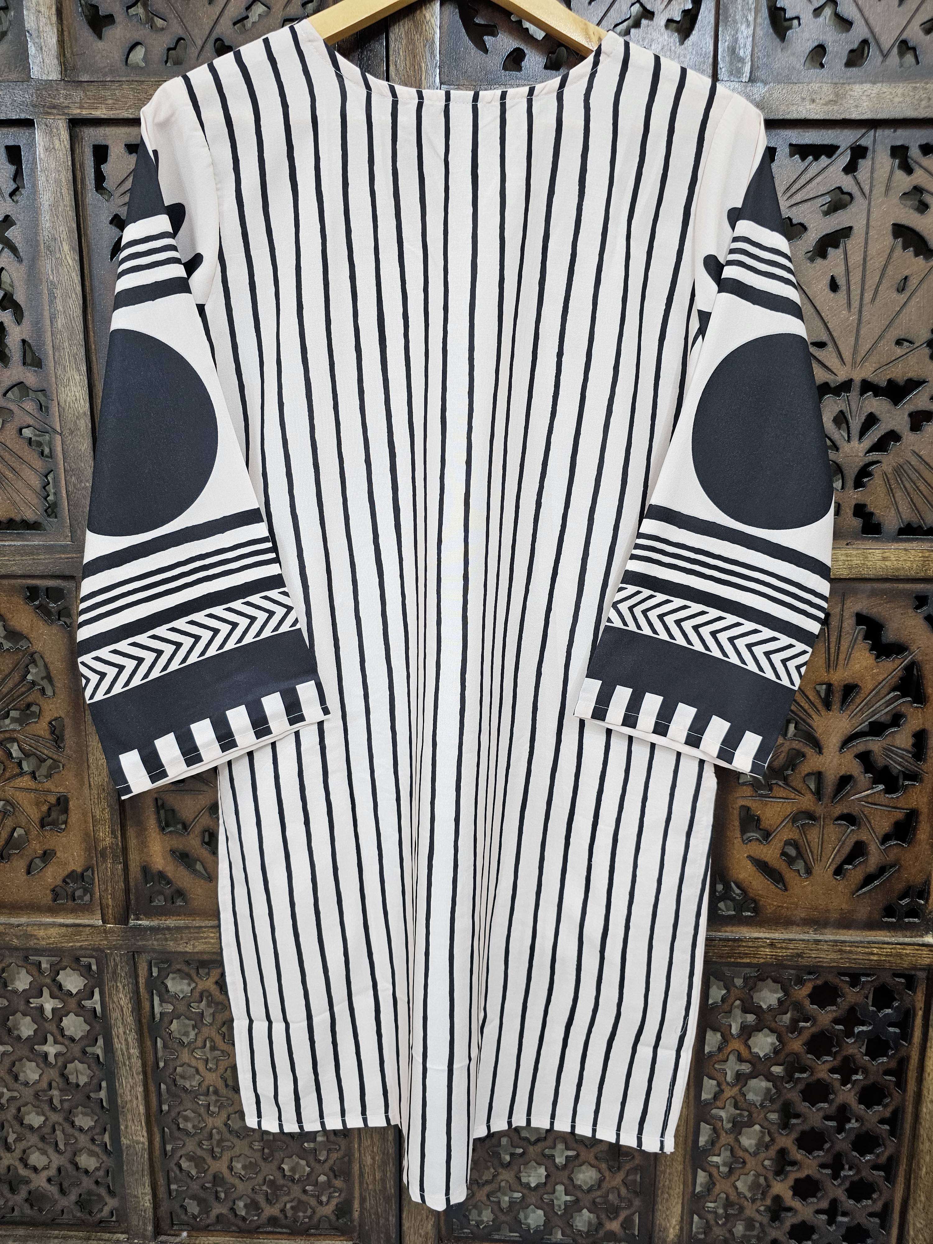 Black White Rayon Straight Kurta Pant Co-Ord Set view 3