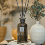How Aromatic Candles and Reed Diffusers Can Transform Your Home’s Ambiance