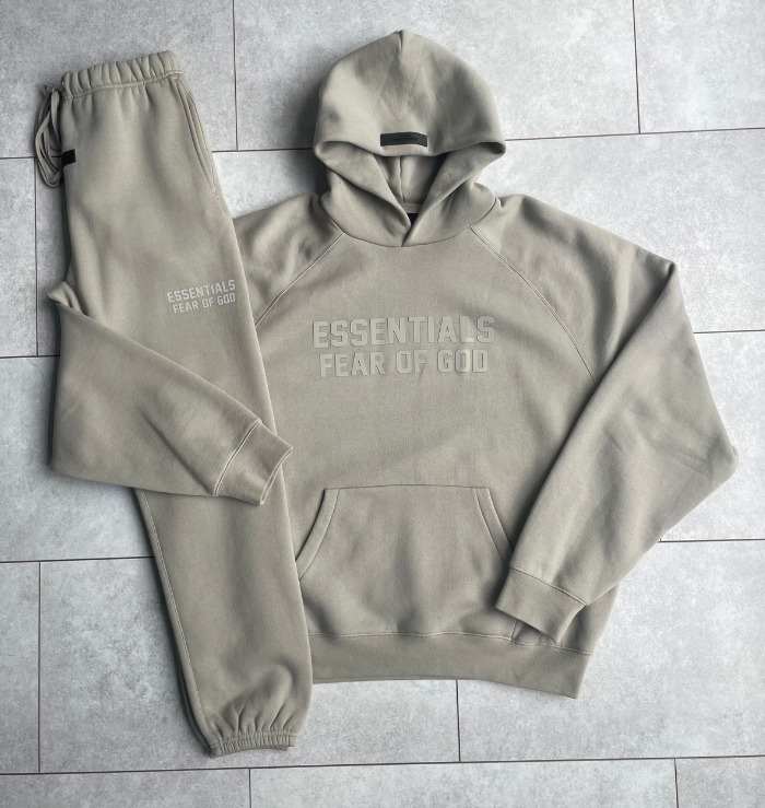 Essential Clothing for Fall Hiking Trips