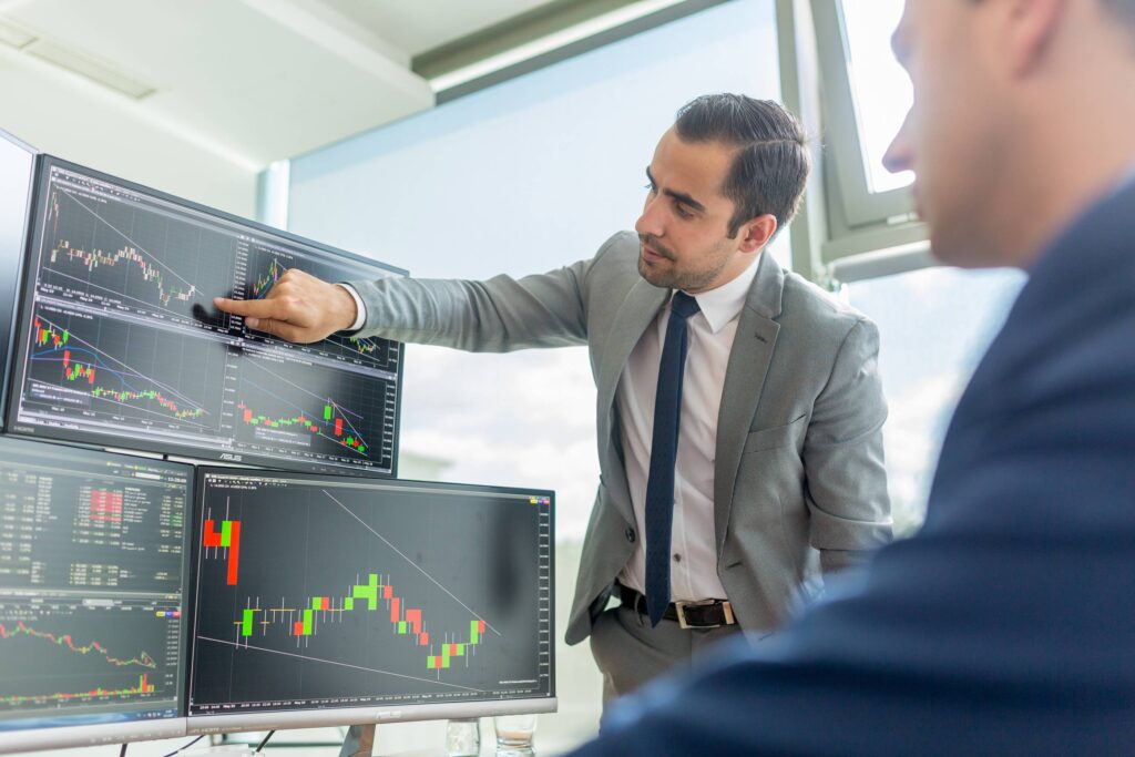 The Role of Brokerage Firms and Investment Advisors in Pakistan’s Financial Growth