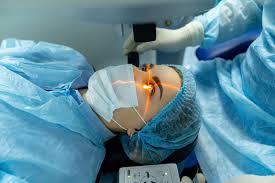 5 Early Signs of Cataract Explained by the Best Cataract Surgeon in Noida