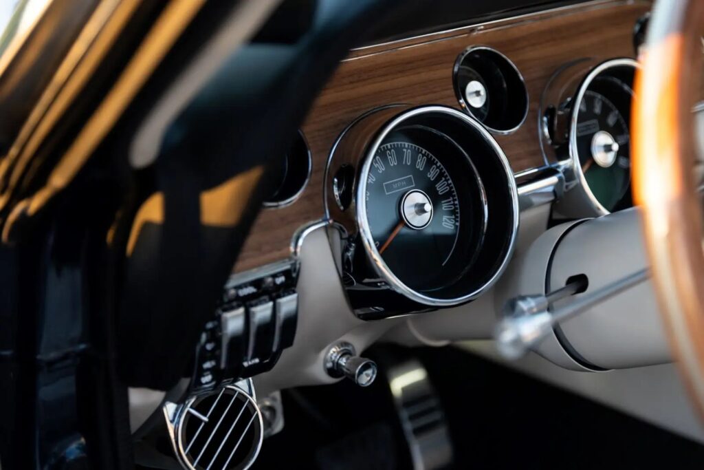 What Are the Key Features of the 1968 Shelby GT350 Convertible?