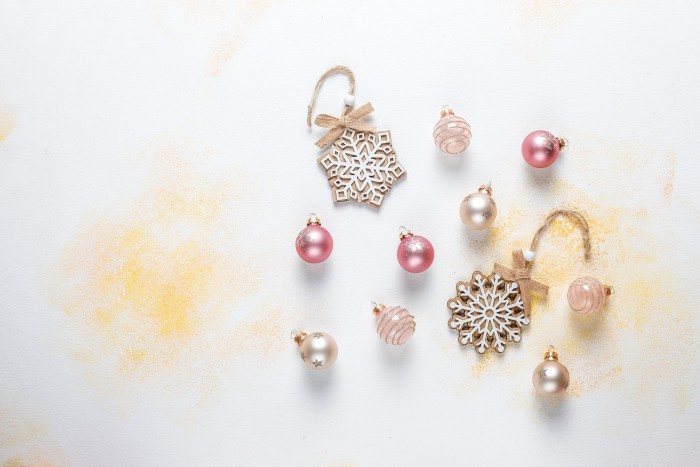 Joulun Lämpö Ystävälle: Tunikat, Herkut ja Koristeet – Täydellinen Yllätys