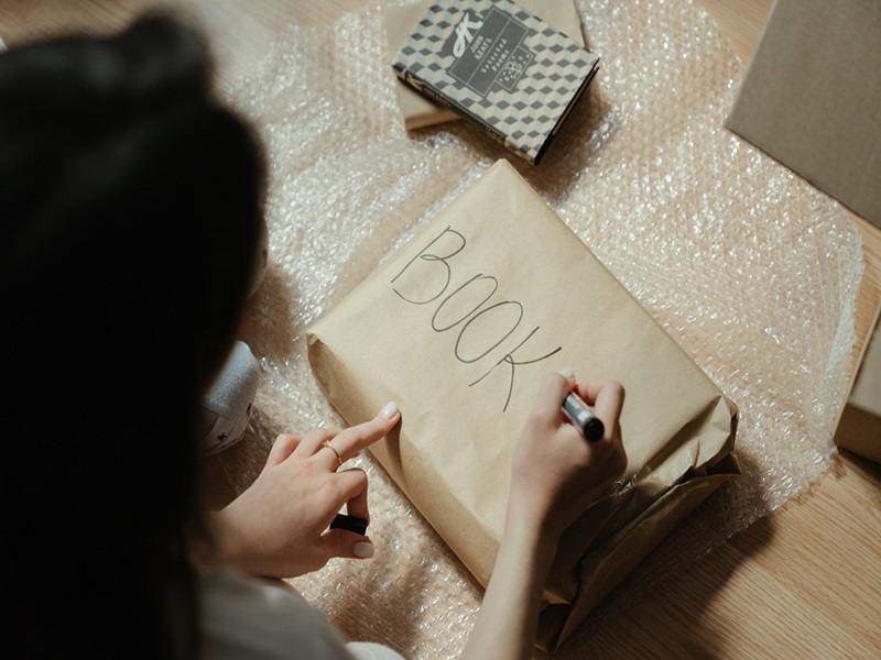 How to Pack Books Efficiently with the Best Packaging Supplies