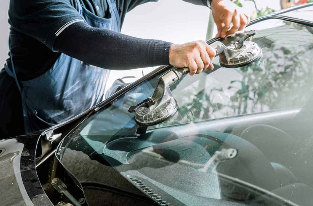 When Should You Consider Replacing Your Auto Glass Promptly?