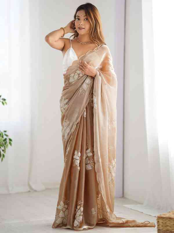 Pink Kanjivaram Saree: A Sign of Grace, Tradition, and Timeless Beauty