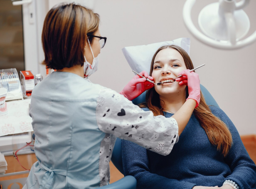 Cosmetic Dentistry in Dubai: Smile Enhancement with Modern Techniques