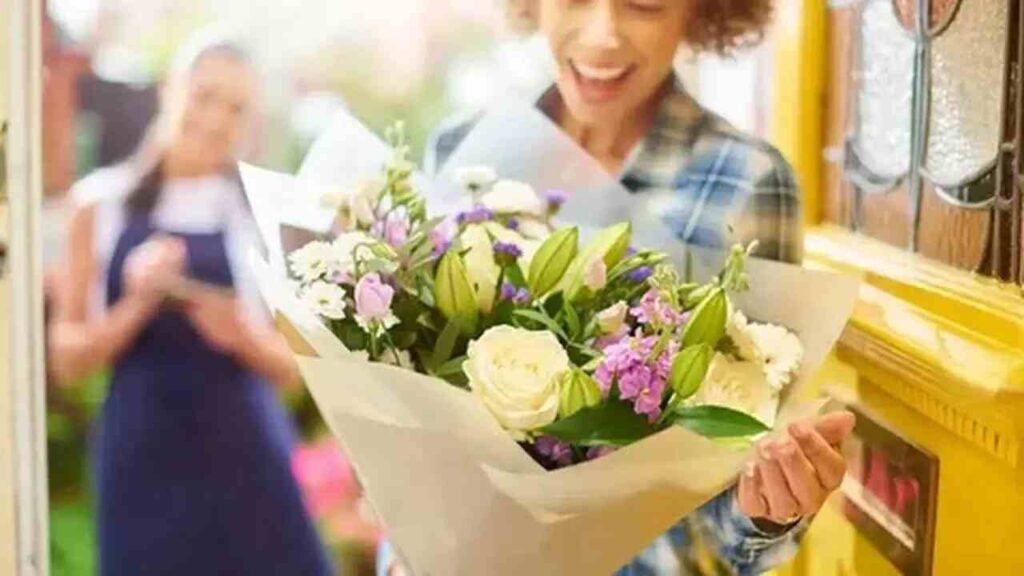 Luxury Romantic Flower Delivery: Premium Blooms for Unforgettable Moments!