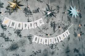 Add Elegance to Your Special Event with Burgundy and Gold Décor