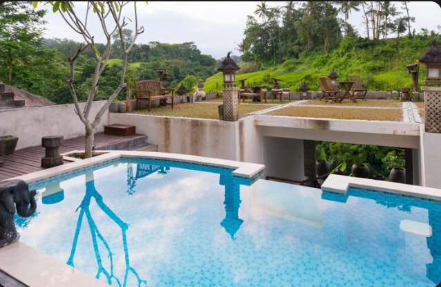 Weekly Palm Coast Pool Cleaning: Essential Steps for Safety and Sparkle