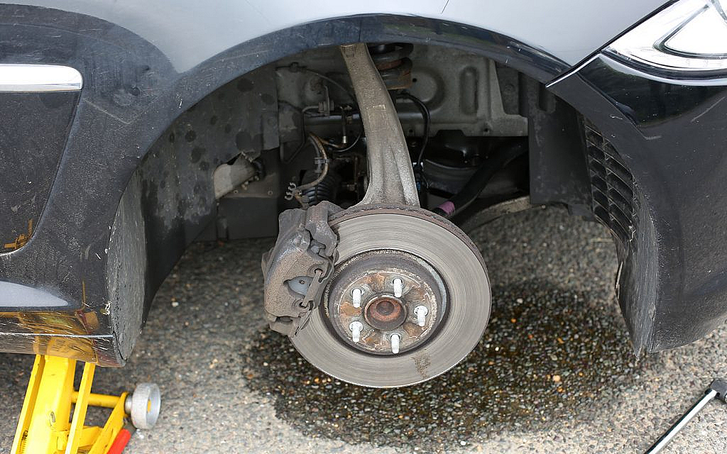 What are the Signs You Need Brake Fluid Leak Repair in Grand Rapids?