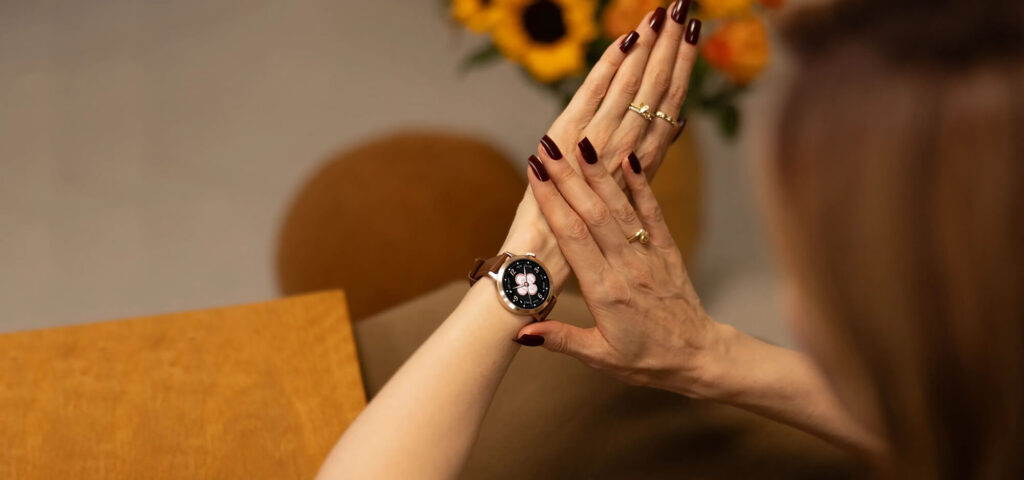 Stylish and Functional: Best Smartwatches for Women on the Go
