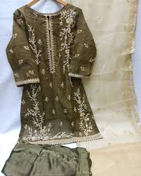 Ambreen Fashion | Trendy Women’s Clothing & Premium Apparel