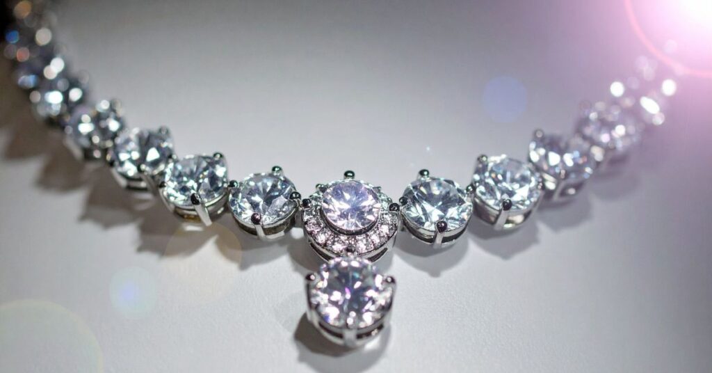 The Beauty of Timeless Elegance: Why Jewelry Still Speaks from the Heart