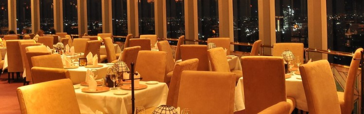 Mobiliario para cafetería elegante y resistente