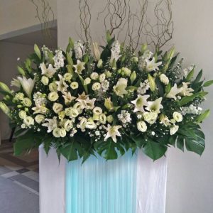 A Thoughtful Guide to Choosing the Right Condolence Flowers for Every Situation