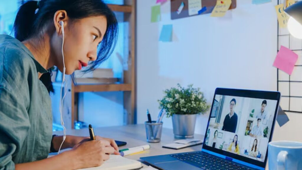 Why Online Claims Adjuster Training is the Future of Insurance Careers?