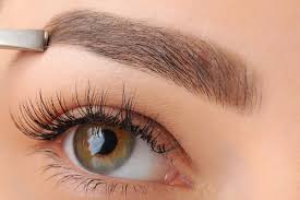 What Happens During an Eyelash Hair Transplant Session?