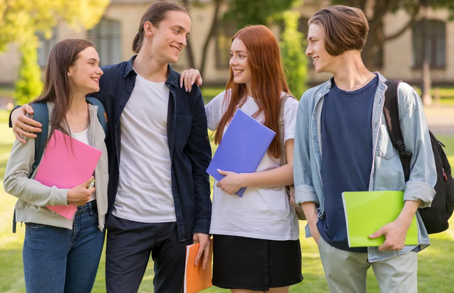 An Ideal Student Paragraph: একজন আদর্শ শিক্ষার্থীর গুণাবলি ও দায়িত্ব