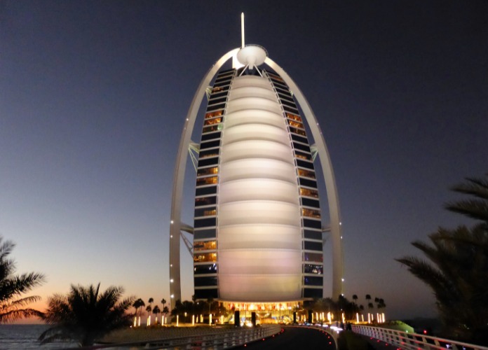 wall mounted magnifying mirror Oman